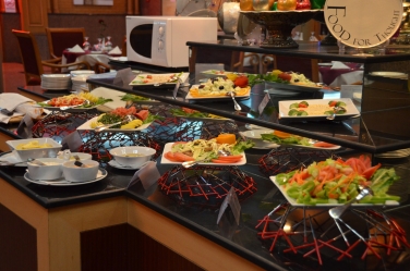 1346686785buffet-at-parsia.jpg