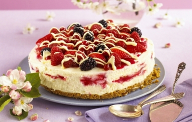 1449601612blu_berry_birthday_cheese_cake_rameerose_cup_cakela_pastre.jpg